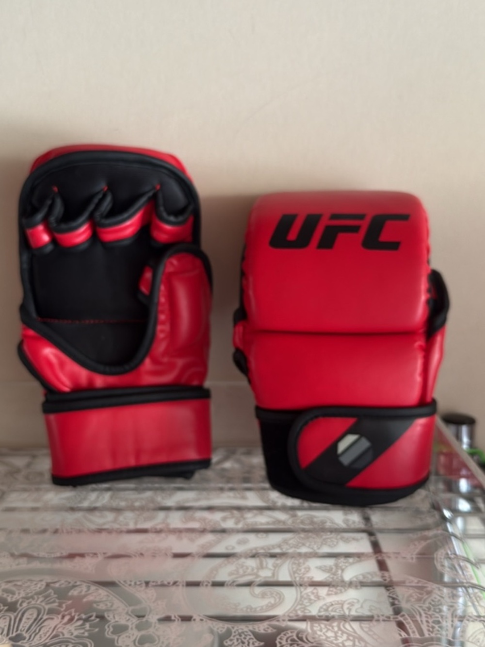 UFC Red MMA Gloves - S/M